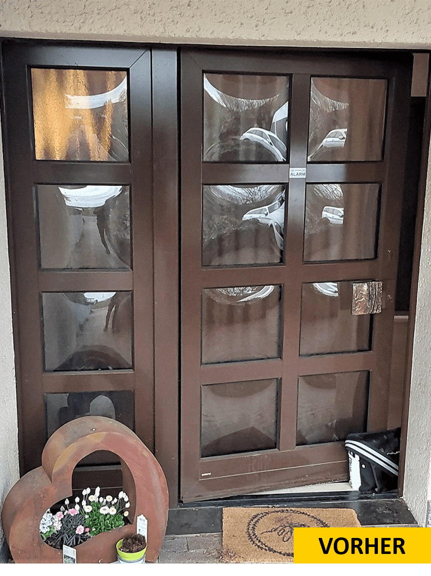 Holztür vorher die Intervention von Halser Fenster